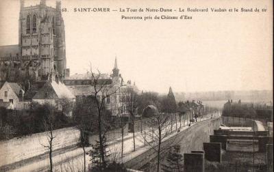 En montant le boulevard exterieur le long des remparts, on peut voir la Cathédrale Notre Dame, et sur la droite de la carte en contrebas le stand de tir où l'armée s'entrainée.